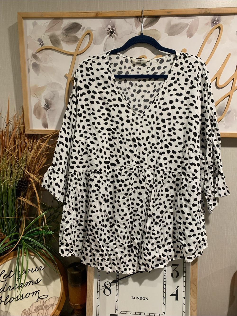 Black and White V-Neck Peplum Tunic Top